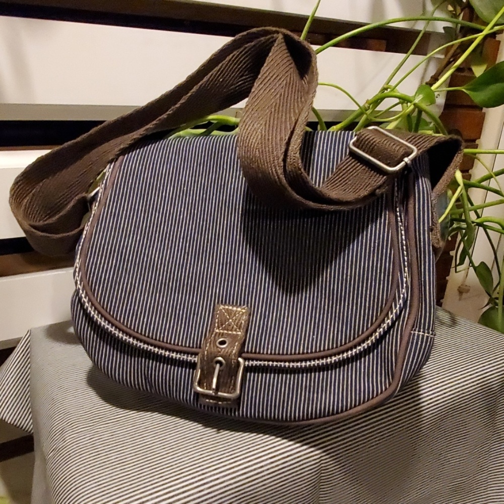 Thirty one/ free to be purse.        #195